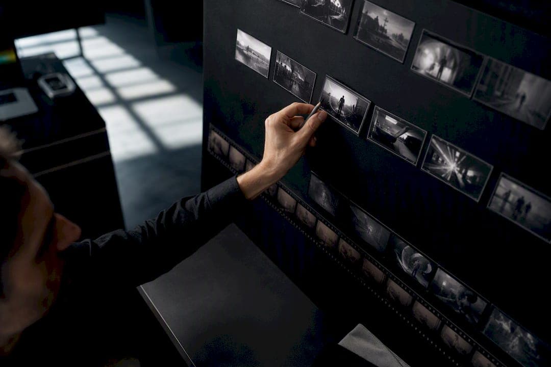 Hand to Writers: 15, 30, 60 Second Story Arcs for Commercials